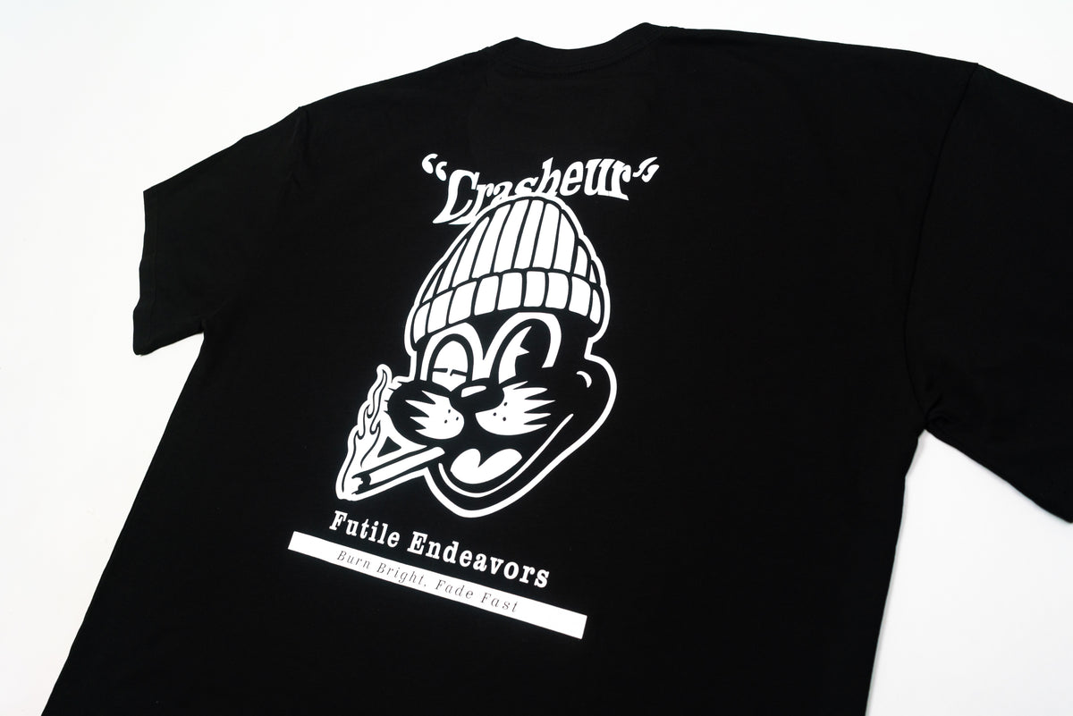 Kitty Smokes (Black) - Oversize T-Shirt